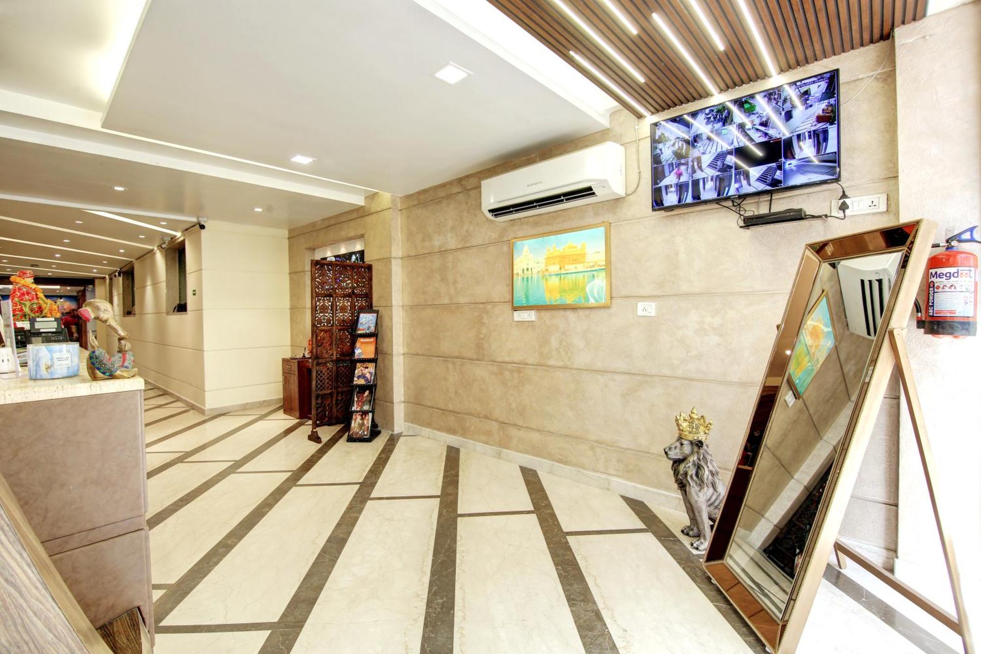 Hotel Neu Villa - Near Connaught Place & New Delhi Railway Station Exterior photo
